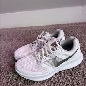 Women’s White Nike Athletic Running Shoes Swift 3
